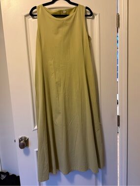 Sleeveless Uniqlo AIRism Midi Dress